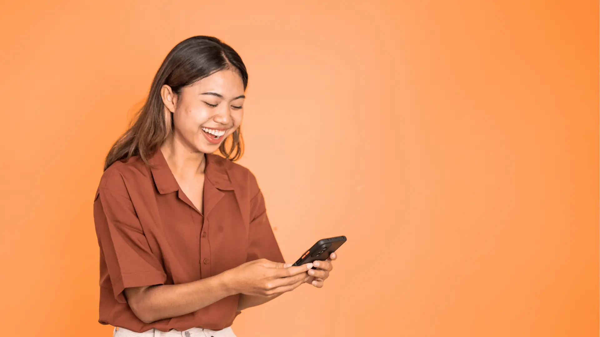 Social media team reviewing mistake 4 - ignoring pricing, packaging, and offers in a collaborative workspace